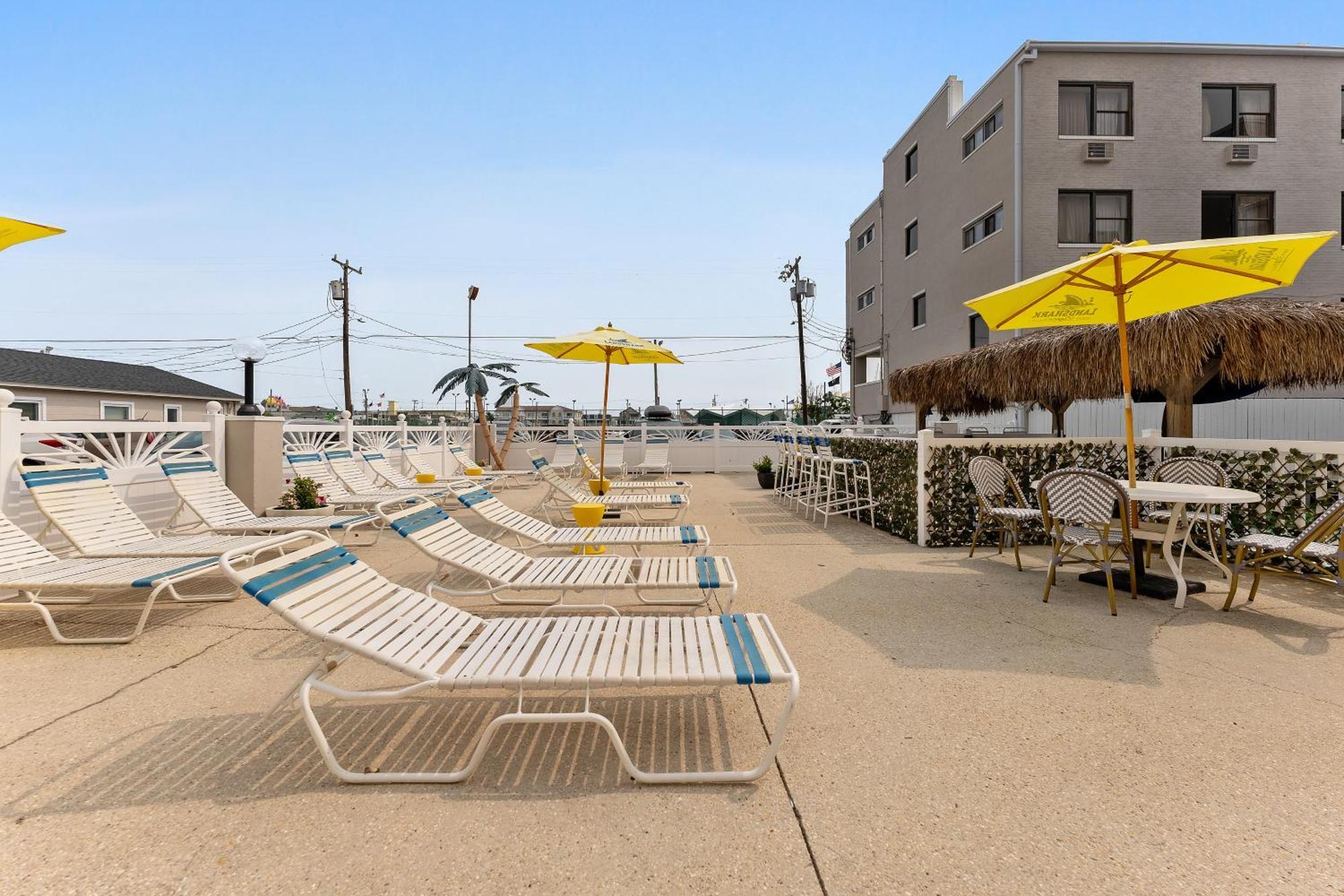 Oceanic Hotel & Barefoot Tiki Bar Wildwood Eksteriør billede